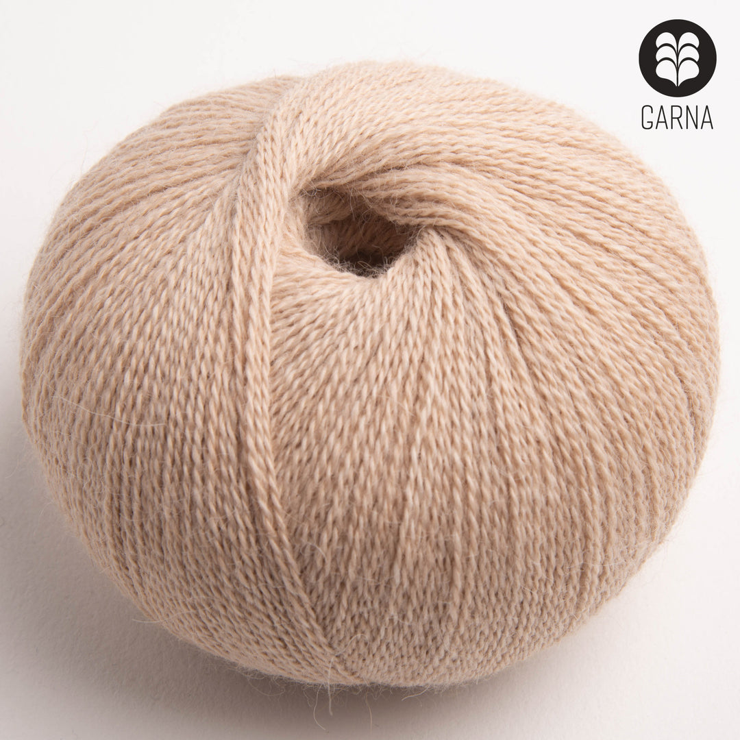 GARNA Alba Babyalpaka: 215 Cream hvid