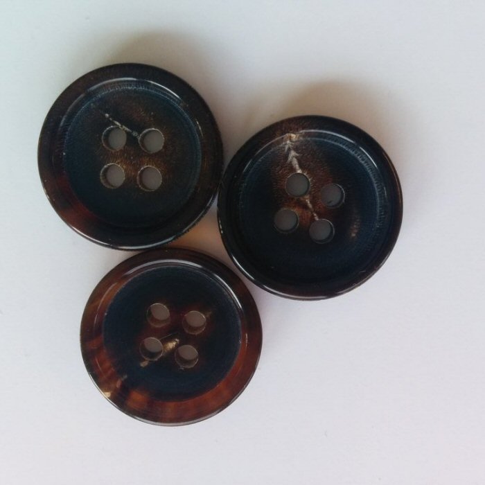 Büffelhornknopf 35: Braun meliert – 15 mm