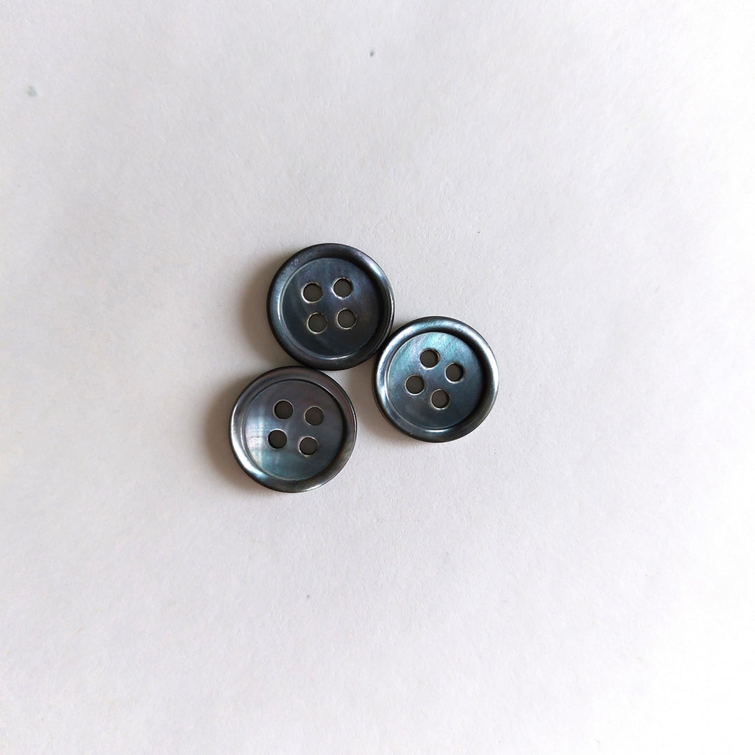 Perlmuttknopf 11 : smoky - 11 mm