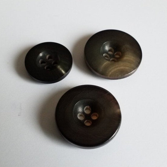 Büffelhornknopf 114 : Grau – 23 mm