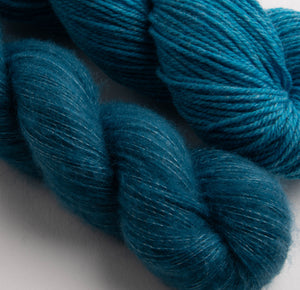 N: 657 Meleret turkis / C: 663 Mørk turkis