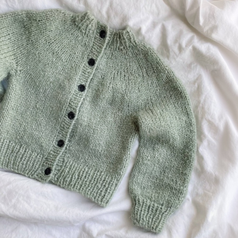 Novice Cardigan Mini - Chunky Edition PetiteKnit - Strickset