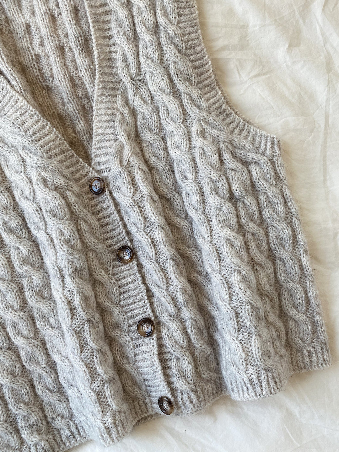 Vest No. 8 My Favourite Things Knitwear – Strickpaket