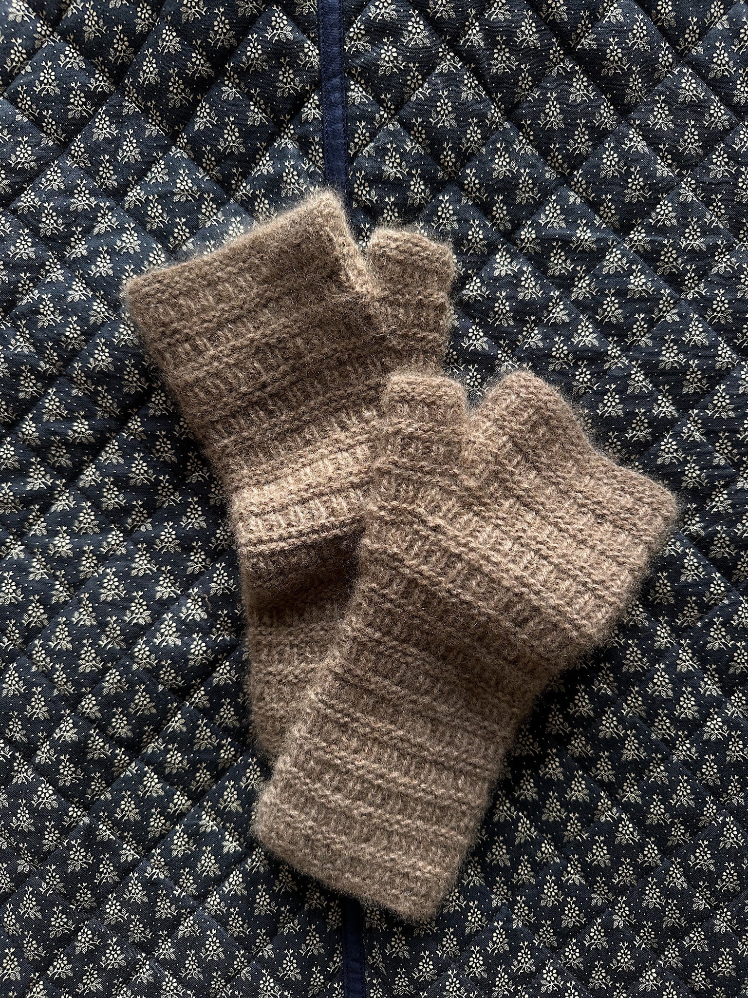 Gloves No. 1 My Favourite Things Knitwear - Strickpaket Lammwolle