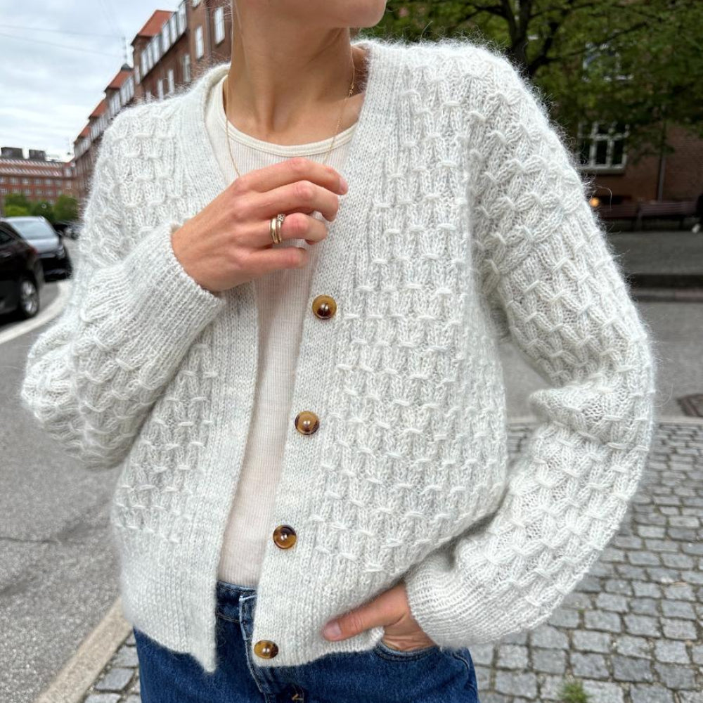 Jenny Jacket V-neck PetiteKnit – Strickpaket