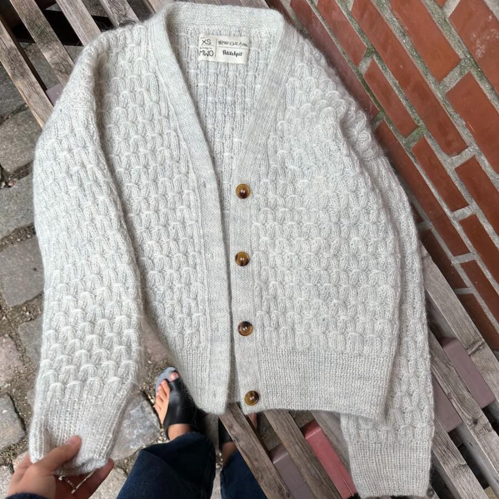 Jenny Jacket V-neck PetiteKnit – Strickpaket