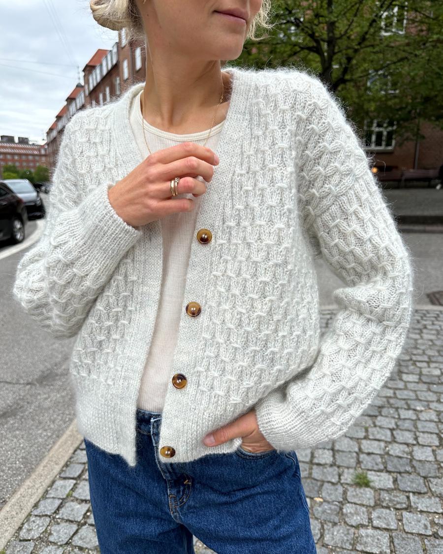 Jenny Jacket V-neck PetiteKnit – Strickpaket