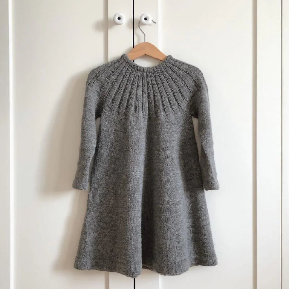 Sunday Kleid PetiteKnit - Strickpaket