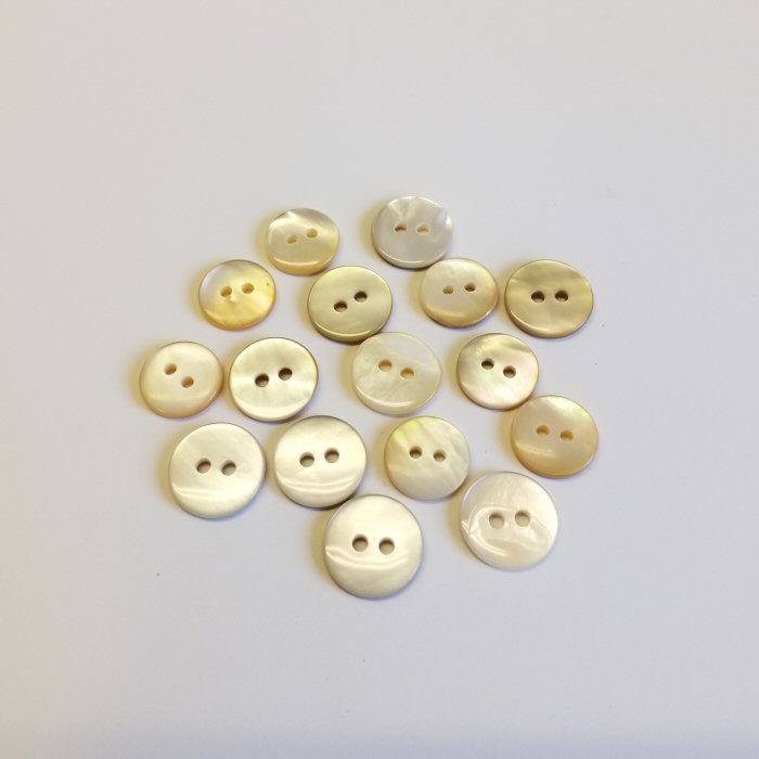 Perlmuttknopf 6 : Natur / Cream - 14 mm