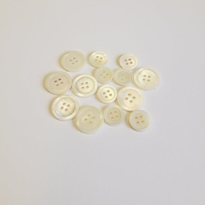 Perlmuttknopf 4: Naturweiß – 15 mm