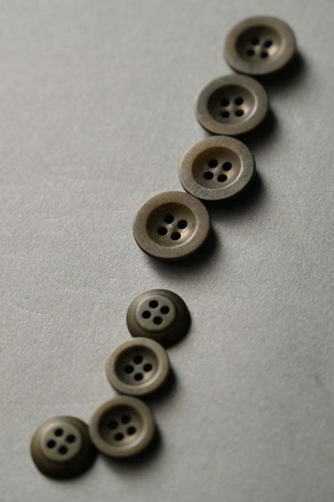 Merchant & Mills – Khaki Corozoknopf