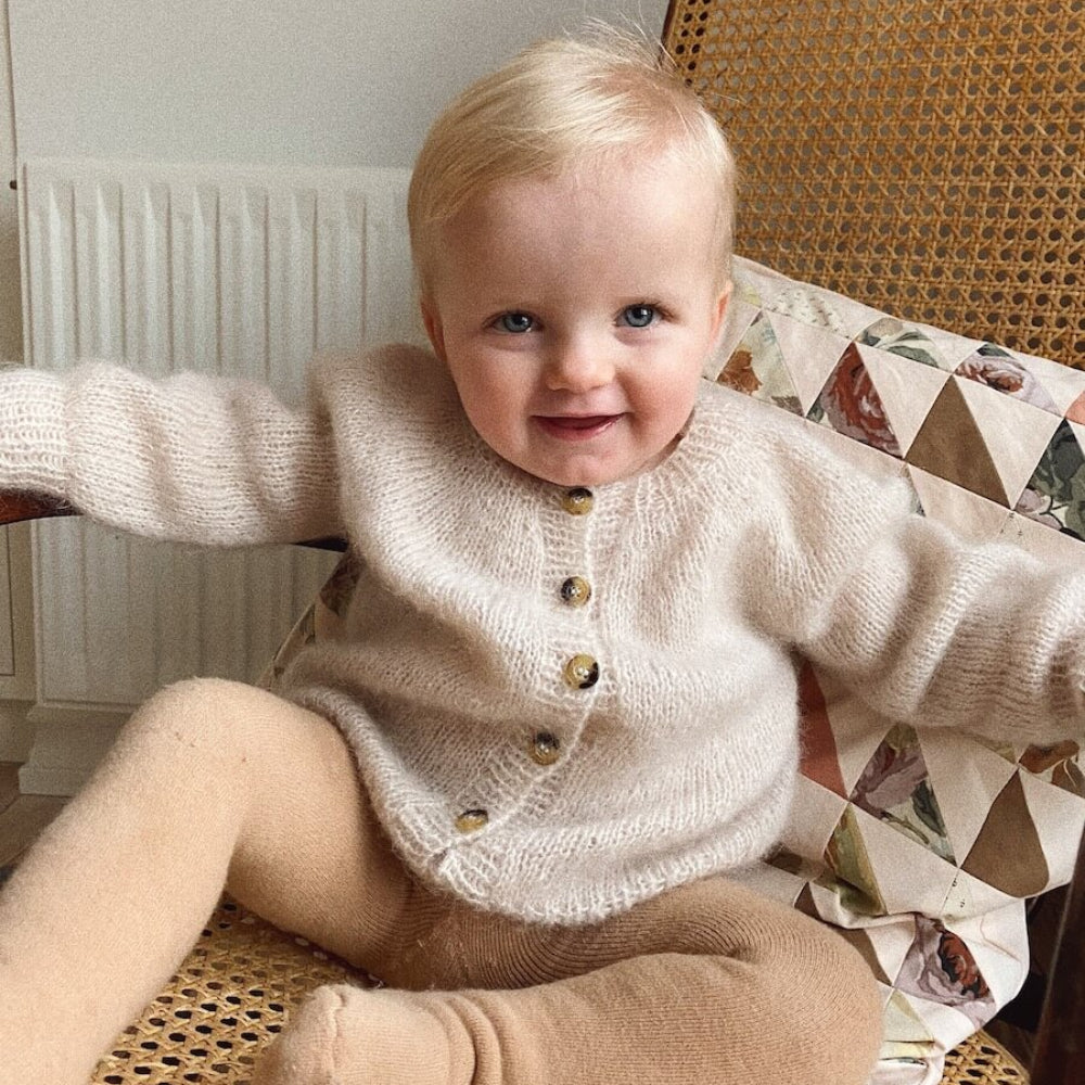 Novice Cardigan Mini - Mohair Edition PetiteKnit - Strickpaket